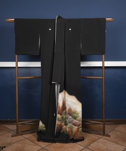 Kimono kurotomesode vintage con paesaggio autunnale